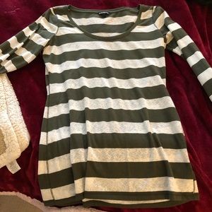Green and white lace long sleeve teeshirt